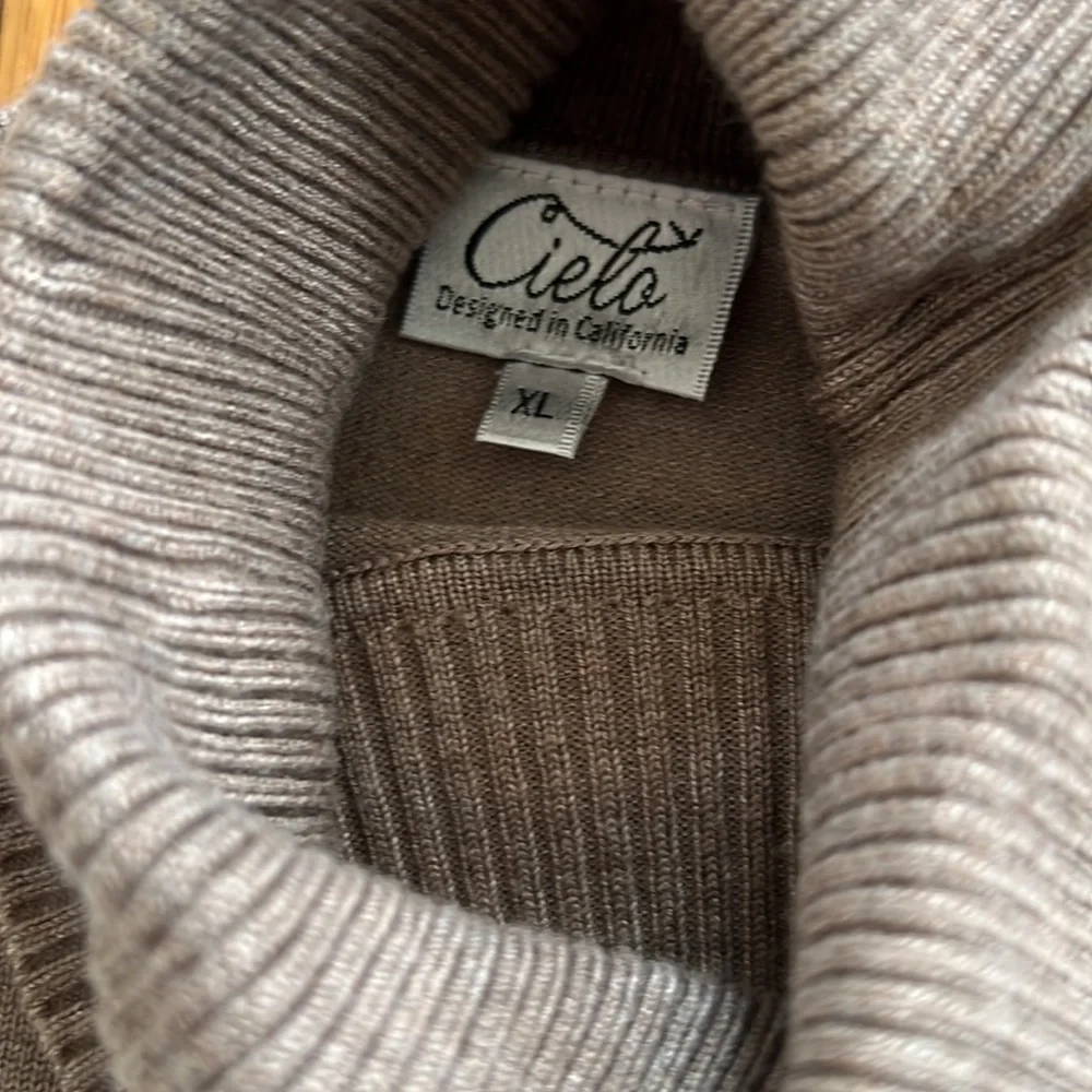 Long sleeve turtleneck sweater - Picture 3 of 6